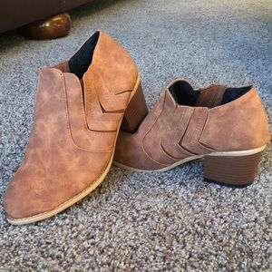 Women’s booties size 8
